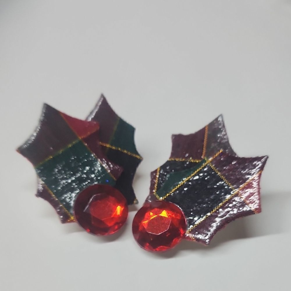 Festive Plaid Leaf Earrings with Red Plastic Gem